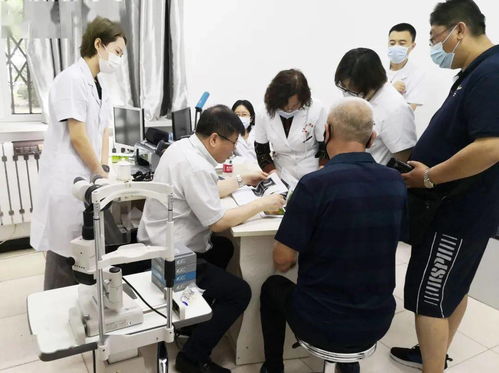著名專家回家鄉(xiāng) 疑難眼病終得治 全國著名眼科專家趙明威教授來本溪市中心醫(yī)院開展診療活動